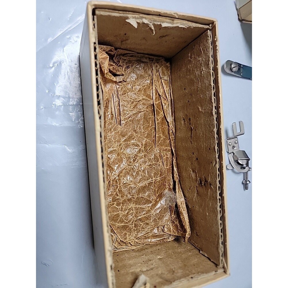 Singer Buttonhole Attachment 121795 Complete In Original Box Sewing Machine - Picture 11 of 11